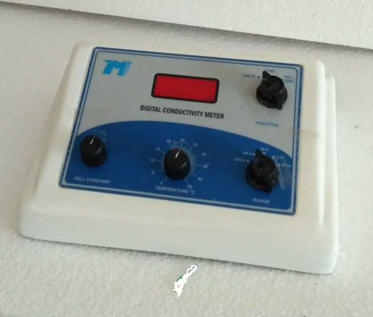 Digital Conductivity Meter Item Code: MT-113